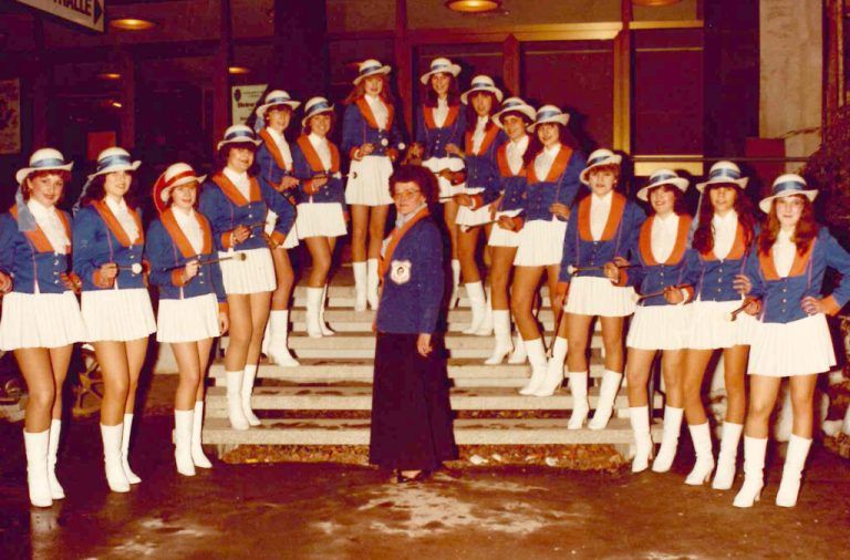 Die Dornbiner Garde unter der Leitung von Elfriede Diem bei einem Auftritt im Jahr 1980.⇒Huber (3)