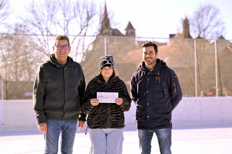 Die Gewinnerin Alina Thurner mit Helmut Jenny und Andreas Wally.⇒oswald