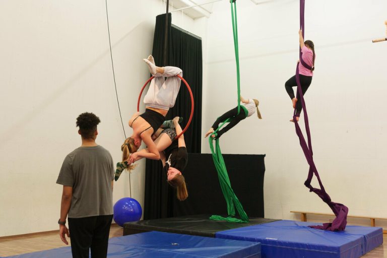 Die NEUE am Sonntag besuchte das Jugend-Ensemble beim Training in der Zirkushalle Dornbirn.⇒Stiplovsek