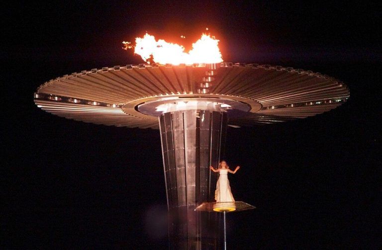 Die Olympische Flamme bei den Spielen in Sydney 2000: Die Flamme und damit der olympische Geist ist größer als jeder Einzelne.⇒ AFP