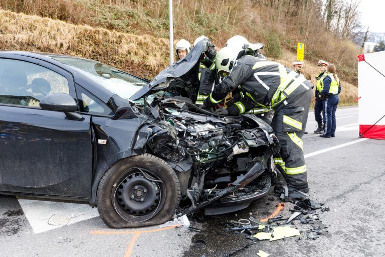 Erheblicher Sachschaden am Unfallfahrzeug. ⇒⇒hofmeister