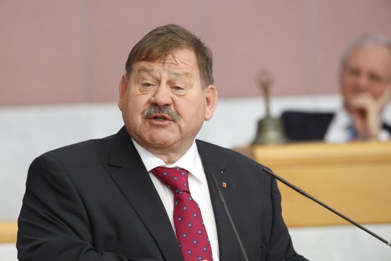 Fünf Historiker fordern Kinz-Rücktritt