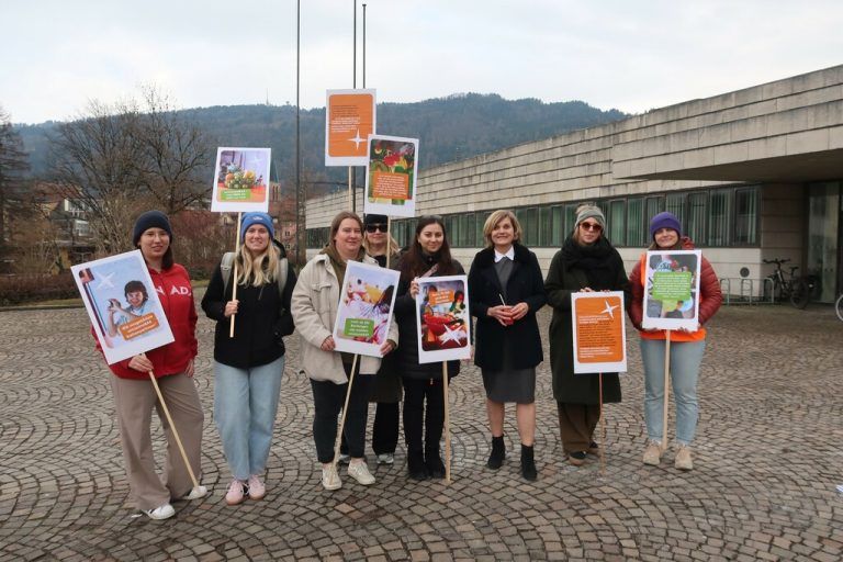 Protest gegen gekürzte Gelder