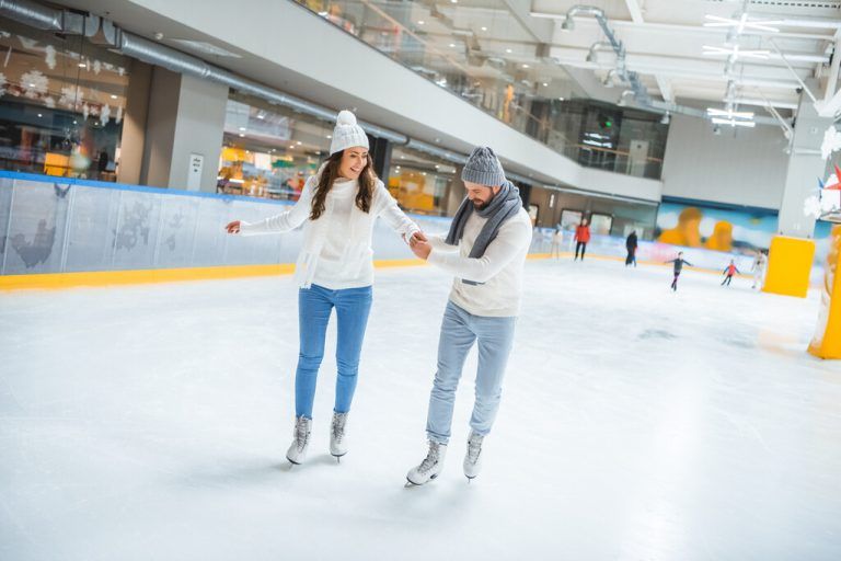 Auf Kufen über das Eis
