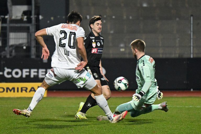 In der Mitte Jan Stefanon, der den Führungstreffer für SW Bregenz erzielte. Schlussendlich musste sich die Elf von Trainer Andreas Heraf mit einem 1:1-Remis begnügen.⇒ ⇒Gepa/oliver Lerch