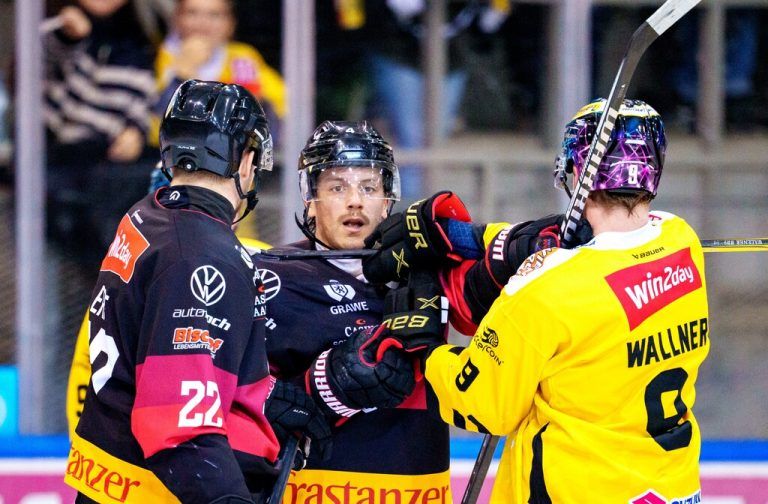 Luca Erne gelangen zwei Treffer gegen den HC Pustertal. ⇒GEPA