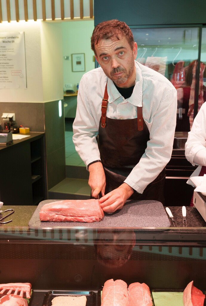 Metzger Christof Klopfer bei der Arbeit. ⇒Stiplovsek