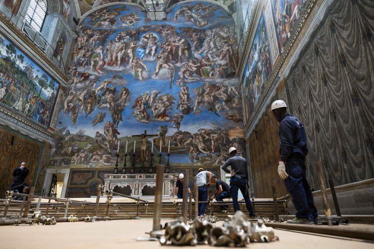 Michelangelos „Jüngstes Gericht“ erfährt einen Frühjahrsputz.⇒ap