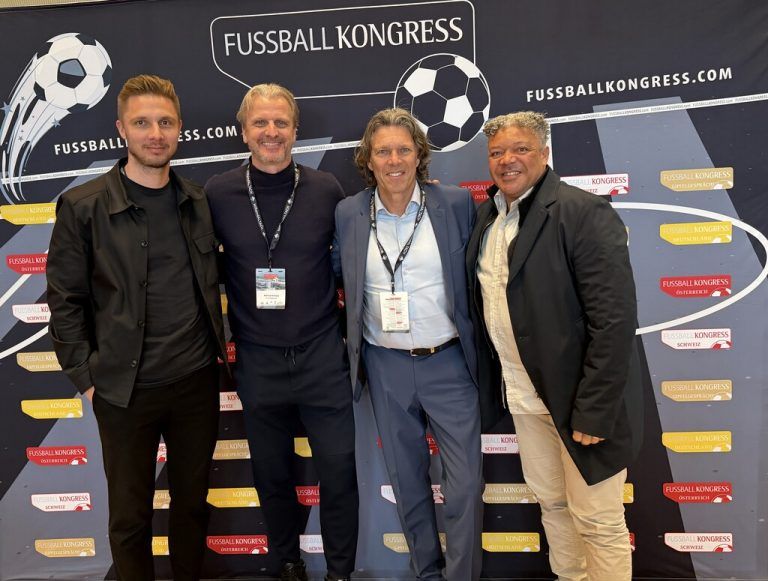 Philipp Netzer, Markus Schopp, Urs Meier und Eric Orie (v.l.).⇒Franz Lutz (7)