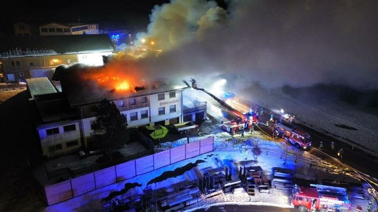 Rund 150 Einsatzkräfte bekämpften den Großbrand.vol.at/vlach (4), ZVG