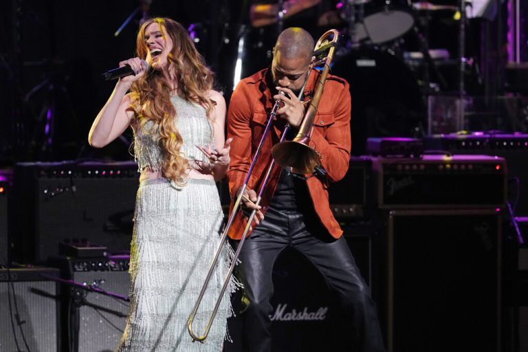 Sängerin Joss Stone ist eine Stimmgewalt mit virtuoser Bühnenpräsenz.⇒ap