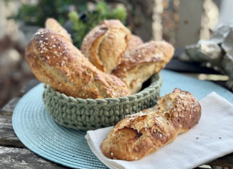 Selbstgemachte Seelen wie vom Bäcker, herrlich aromatisch – dieses einfache Brot braucht nicht viel, um glücklich zu machen.⇒Ulrike Hagen