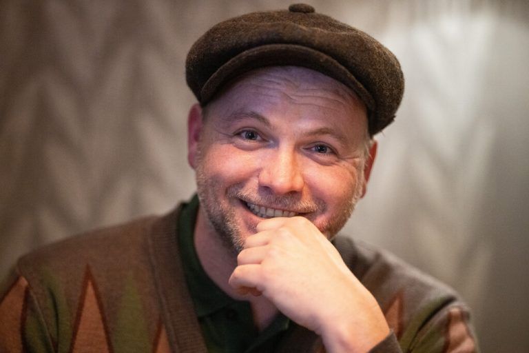 Thomas Stipsits schlüpft in die Rolle des megalomanischen Immobilienmoguls. ⇒APA