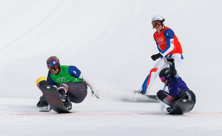 Wie 2022 in Peking entscheidet Alessandro Hämmerle auch in Livigno den Zieleinlauf gegen Eliot Grondin für sich. ⇒GEPA