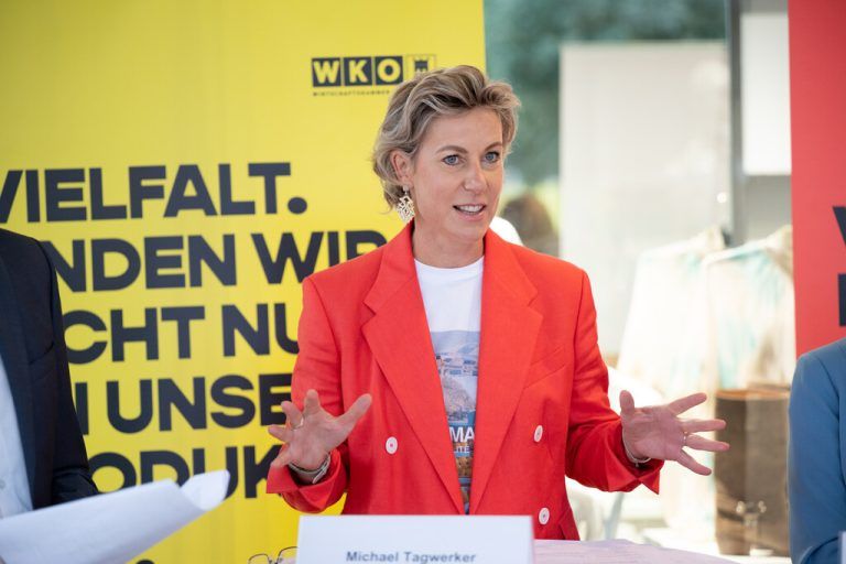 Carina Pollhammer sieht eine Stabilisierung, warnt aber vor weiterem Druck im Handel. ⇒Serra