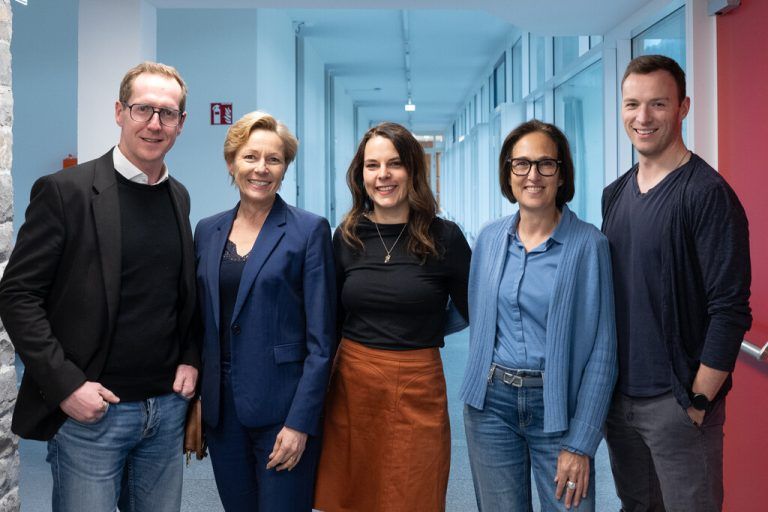 Das Land will eine niederschwellige Unterstützung für Eltern schaffen.Serra