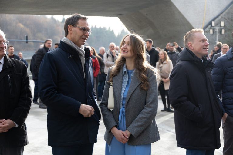 Dem Tunnelanschlag wohnte viel Prominenz bei.⇒Hartinger (4)