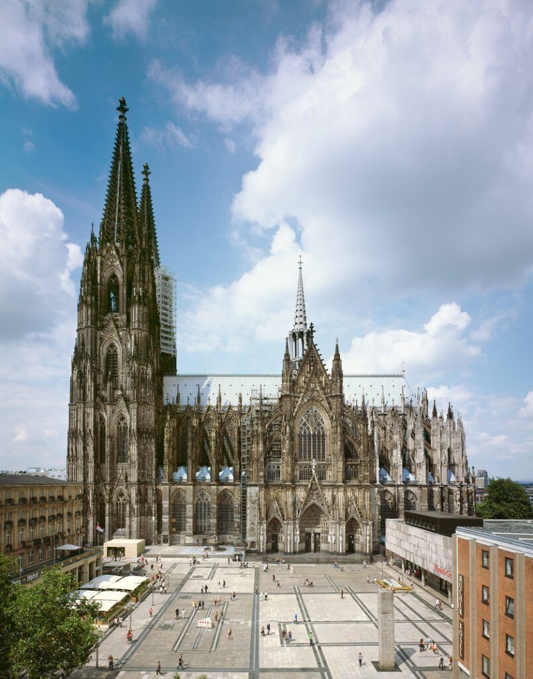 Der Grundstein für den Kölner Dom wurde 1248 gelegt.⇒⇒Reinhard Matz & Axel Schenk/Hohe Domkirche zu Köln