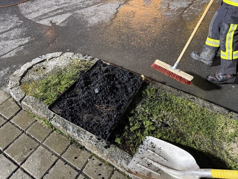 Der Rauch entstand durch ein vergessenes Backblech im Ofen.⇒vol.at /vlach