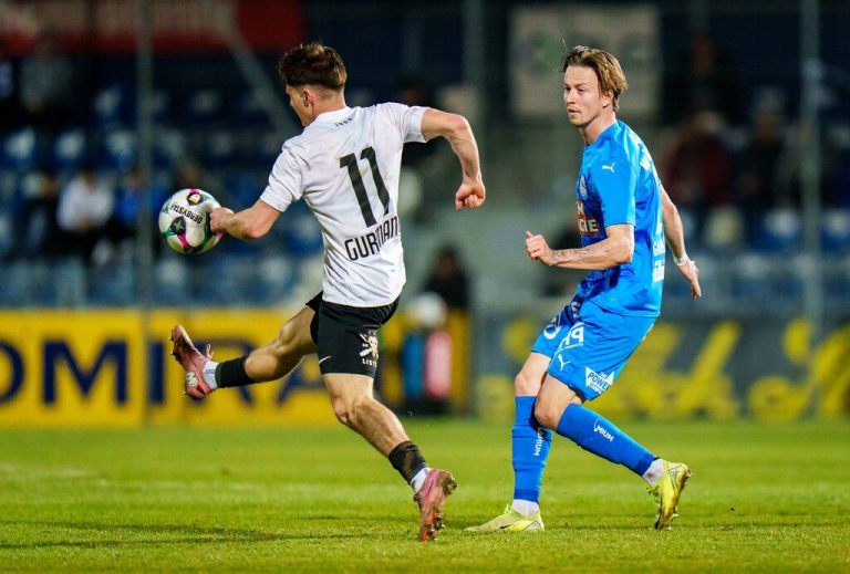 Schwarz-Weiß ohne Punkte in Floridsdorf