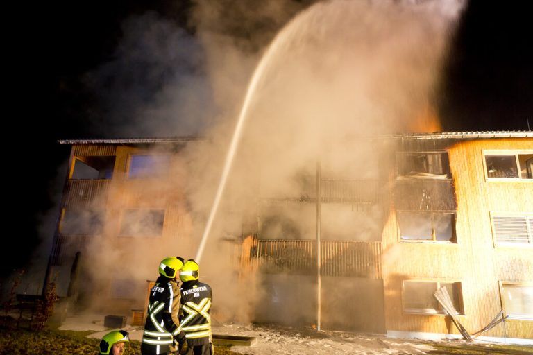 Feuer gelegt und nach Flucht gestorben