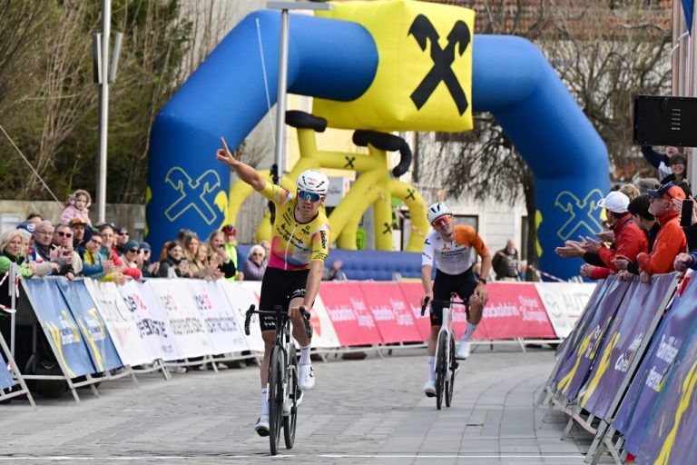 Auftaktsieg und Gesamtführung