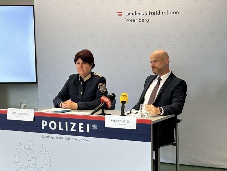 Anstieg rechtsextremer Straftaten: „Polizei schreitet niederschwellig ein“