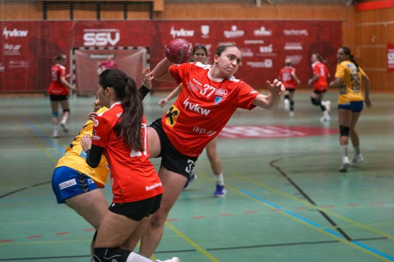 Hannah Spescha und ihre Teamkolleginnen warten noch immer auf den ersten Heimsieg in der aktuellen WHA-Saison.⇒Stiplovsek