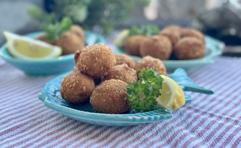 Heiß oder kalt serviert schmecken diese Bällchen Alt und Jung, zum Aperitif oder zwischendurch.⇒Ulrike Hagen
