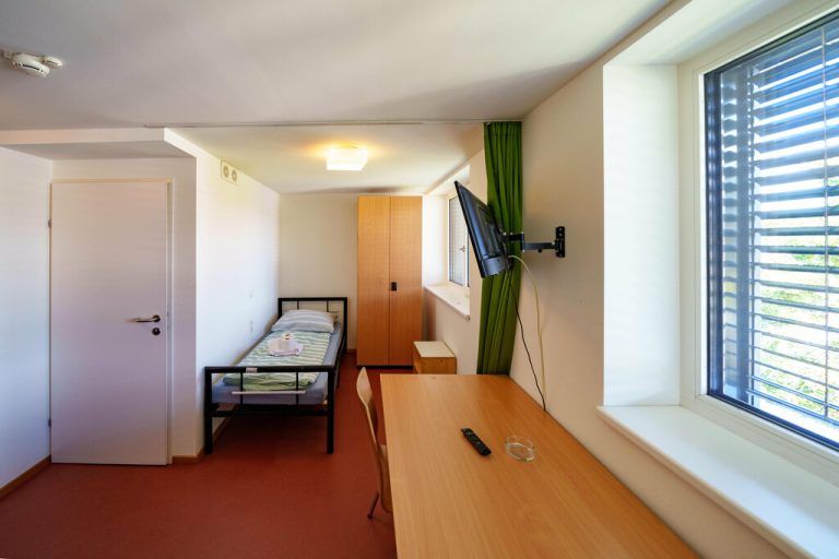 Hilfestellung bei Wohnungslosigkeit bietet unter anderem Kaplan Bonetti. ⇒stiplovsek