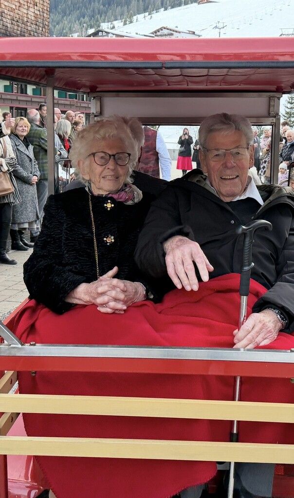 Ida und Rudolf auf der Fahrt zu den Lechwelten.