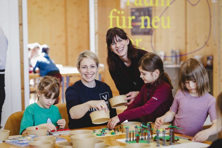 Karlheinz Kopf eröffnete gemeinsam mit Gudrun Petz-Bechter und Andreas Pichler das MINT-Pop-up.⇒Rauch (2)