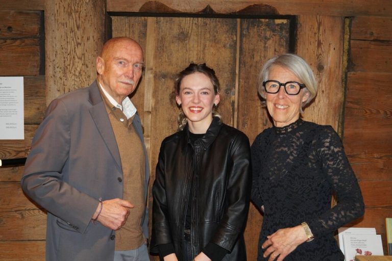 Künstler Ernst Steininger, Kunsthistorikerin Laura Greußing und Museumsleiterin Theresia Fröwis. Ritter (7)