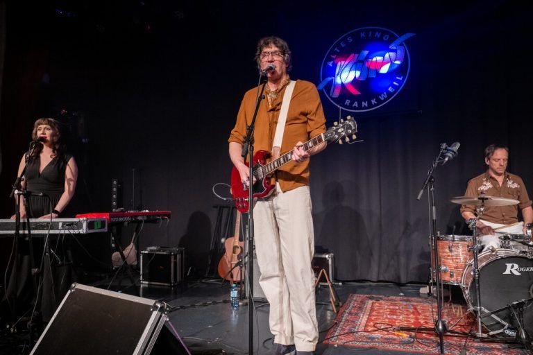 Leitstern Frank Spilker.⇒Furxer