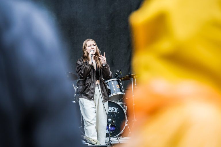 Lou aus Vorarlberg beim Szene Openair 2025. Steurer