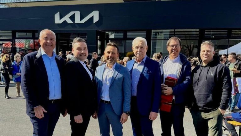 Manfred Böhmwalder, Thomas, Walter und Markus Maier und Stephan Hassler bei der Neueröffnung. Lutz (7)