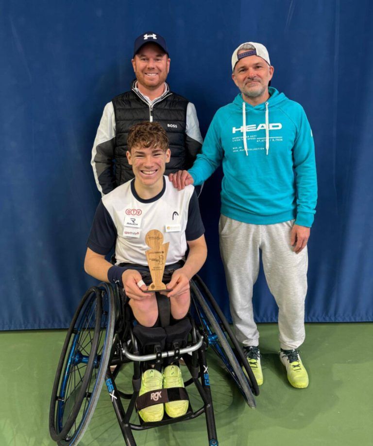 Maxi Taucher, Michael Burtscher (l.) und Vater Alexander (r.).⇒Privat