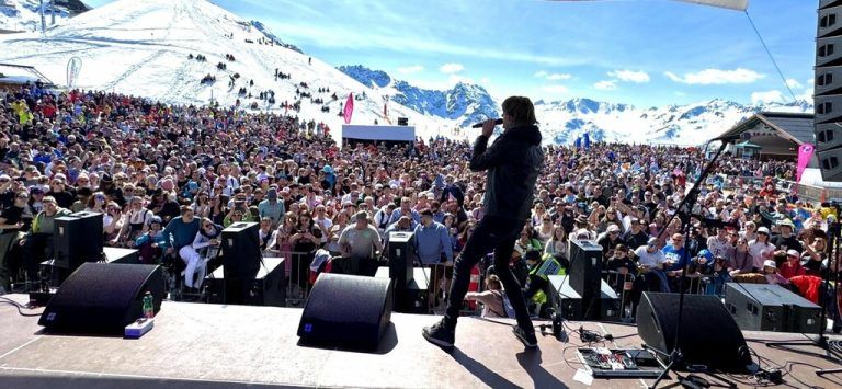 Mickie Krause sorgte für Partystimmung auf der Bella Nova. Lutz (7)