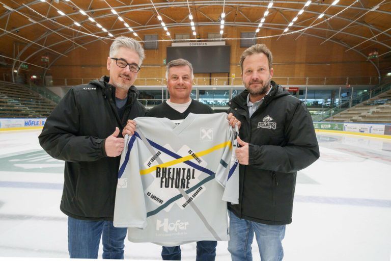 Ralph Kessler vom EHC Lustenau, Neuzugang Toni Walch und DEC-Obmann Christof Schwendinger.Links: Walch im NEUE-Gespräch.⇒Dietmar Stiplovsek (2)