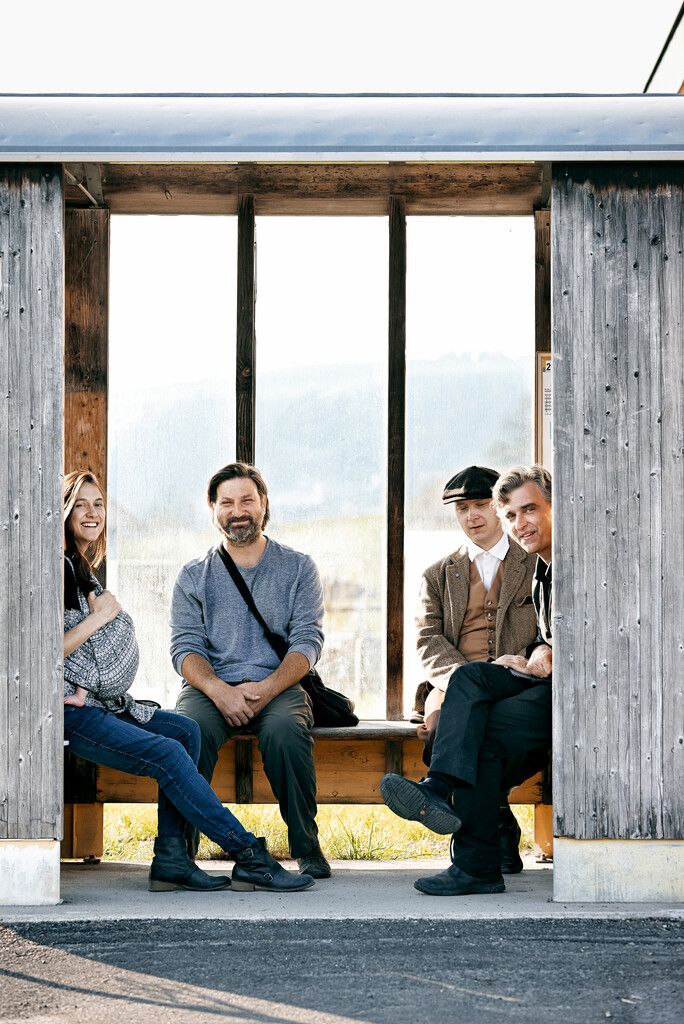 Smiljan Radić Clarke (Mitte) während des Projekts BUS:STOP Krumbach im Bregenzerwald. ⇒Adolf Bereuter