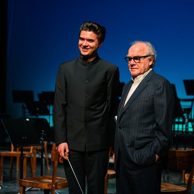 Tobias Grabher, Dirigent und Kopf der Camerata Musica Reno, und Autor Michael Köhlmeier setzten die Zusammenarbeit fort.⇒Grabher