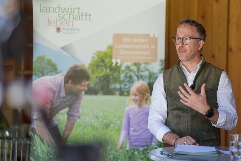 Christian Gantner bei der gestrigen Pressekonferenz. ⇒Land vorarlberg/7pro.tv