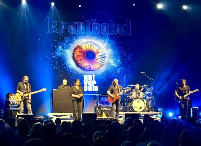 Christoph Bitschnau, Marc Spagolla, Andrea Tschugmell-Plangg, Jürgen Ganahl, Bernd Schnetzer und Johannes Ganahl sind Krauthobel.
              Lutz (6)