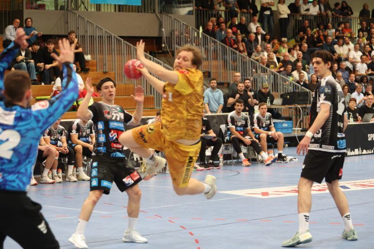 Co-Kapitän Claudio Svečak fordert zwei Punkte. ⇒Verein/Zaponig