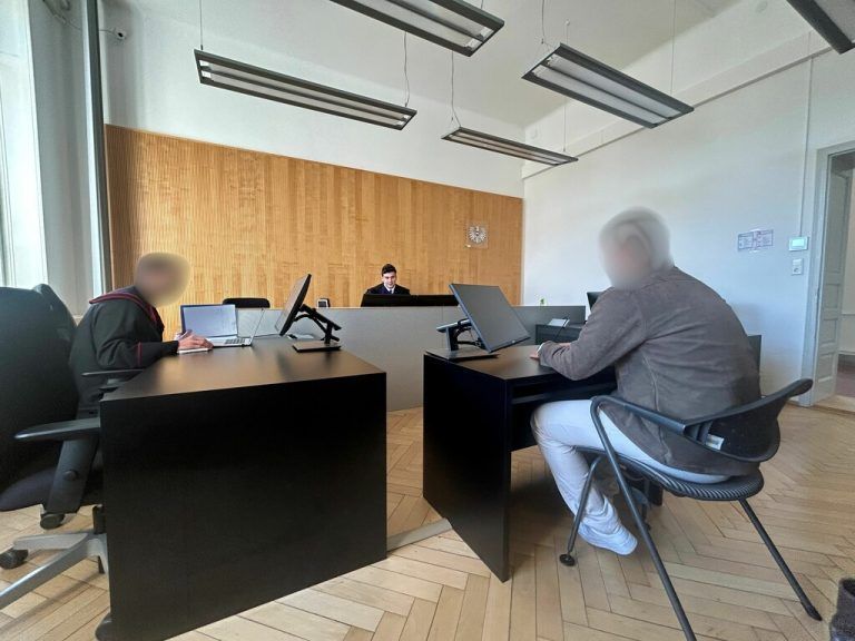 Der Angeklagte bekannte sich nicht schuldig. ⇒NEUE