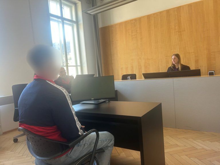 Der Angeklagte bekennt sich nicht schuldig. ⇒stadler