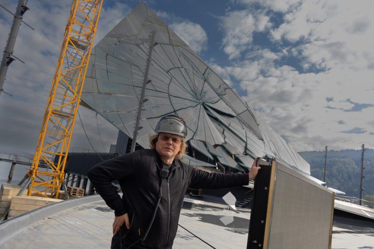 Der Spiegel des neuen Bühnenbilds umfasst rund 700 Quadratmeter. ⇒