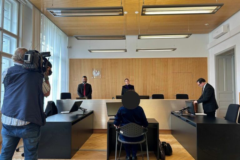 Die Angeklagte hatte die Vorwürfe bestritten, verzichtete jedoch auf Rechtsmittel. ⇒NEU/STadler