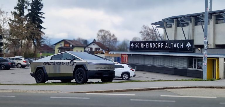 Die derzeitige Hauptaufgabe dieses Cybertrucks ist es, Werbetafel zu spielen.⇒Privat (2)