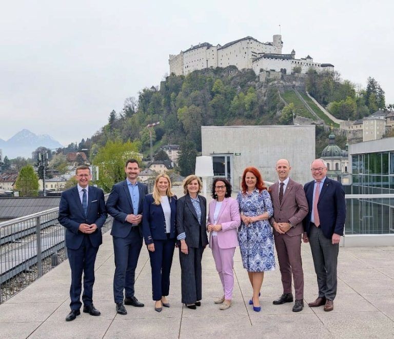 Die für das Fachhochschulwesen zuständigen Mitglieder der Landesregierungen beim Treffen in Salzburg. ⇒land salzburg/franz neumayr